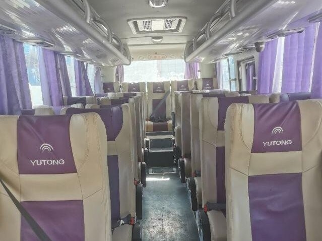 Second Hand Youtong Coach Bus ZK6808 Left Hand Drive 30 Seat Leaf Spring Penggunaan di Afrika