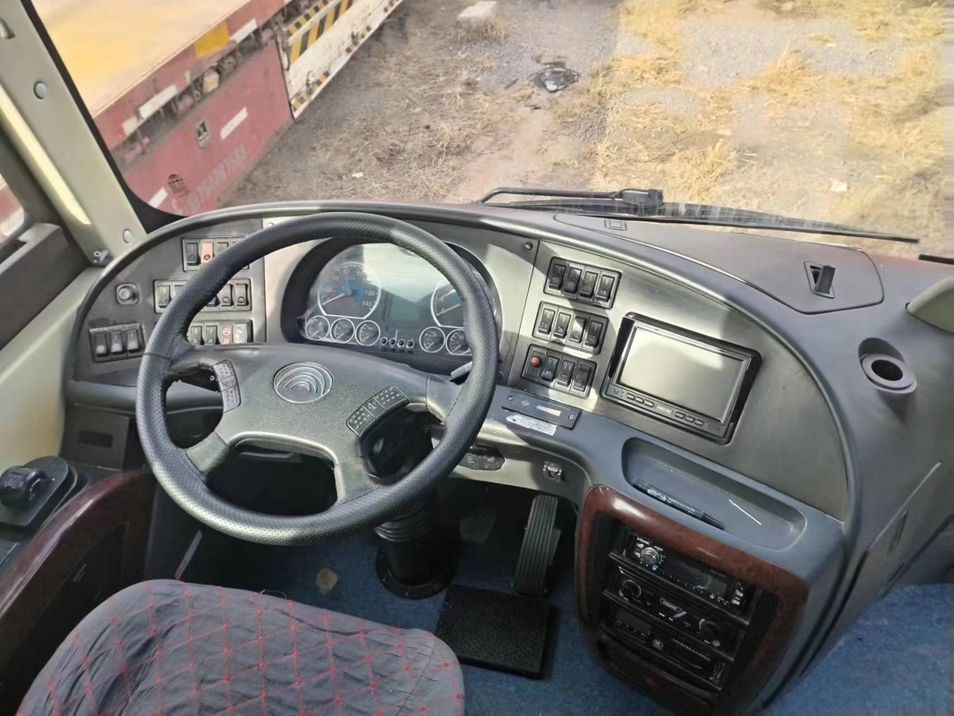 39 tempat duduk YUTONG Bus ZK6888 Bus Diesel bekas Kereta tangan kedua Euro III Emission Baggage Rack