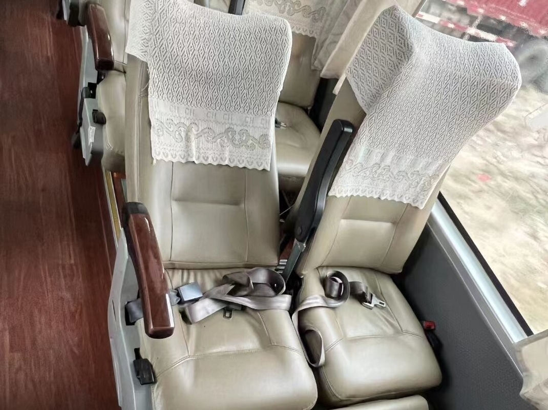 Euro 4 Emisi 49 Kursi Bus Yutong bekas Satu setengah lapis bekas angkutan bus
