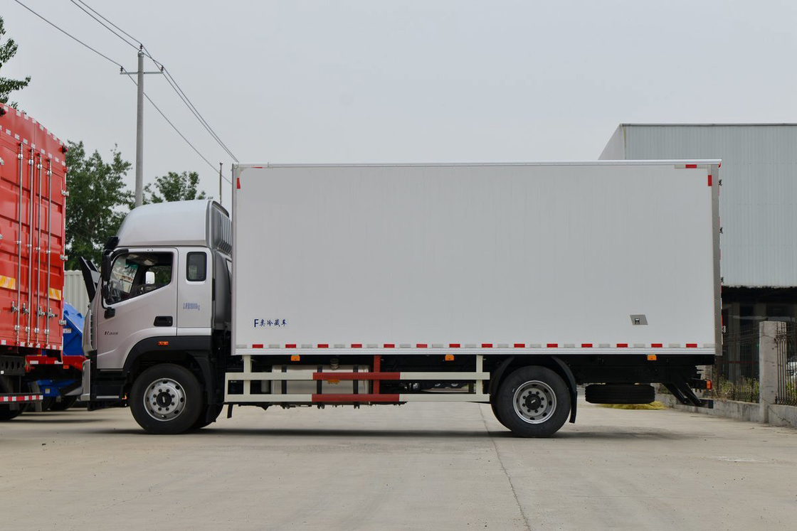 Foton BJ5186 245HP 4X2 Single Axle 6.6m Double Door White Cargo Box Van pendingin