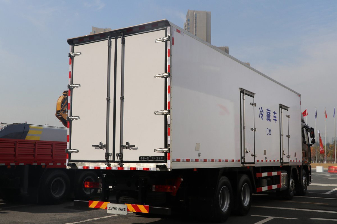 FAW Jiefang CA5320 J6P Truk Berat Truk Dingin Diesel 12 Gir 420 Hp 8X4 9.2m Kargo Box Tiga Pintu