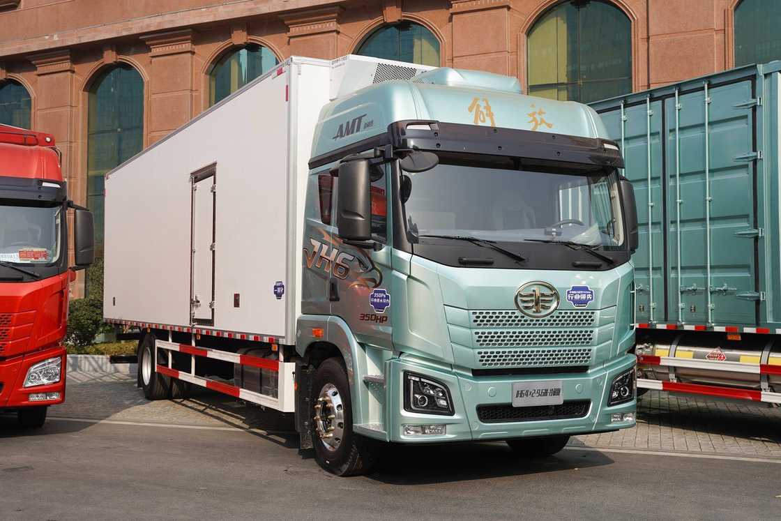 Qingdao Jiefang CA5181 JH6 Kursi Setengah Baris Diesel 10-Speed 350 Hp 4X2 9.7m AMT otomatis truk pendingin