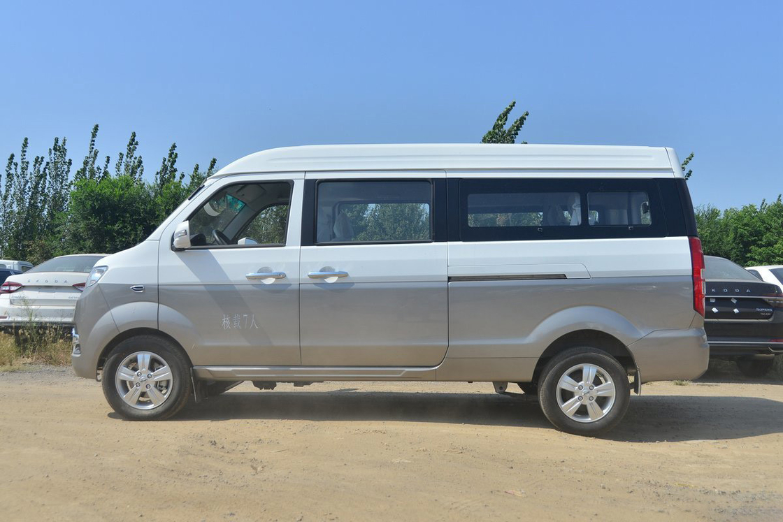 Jinbei New Hiace X30L 2023 Super Edition 102HP 1.5L Gasoline 6-7 Seats Microvan (dengan AC)