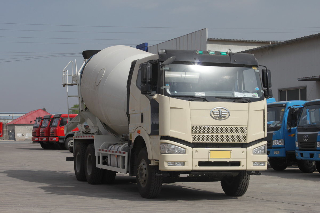 FAW Jiefang Beton Mixer Truck J6P 350HP 6X4 Flat Top Cab 4.7m3 Tangki Otomatis AC