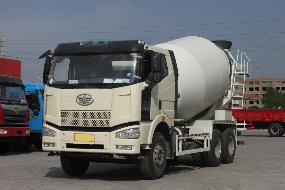 FAW Jiefang Beton Mixer Truck J6P 350HP 6X4 Flat Top Cab 4.7m3 Tangki Otomatis AC