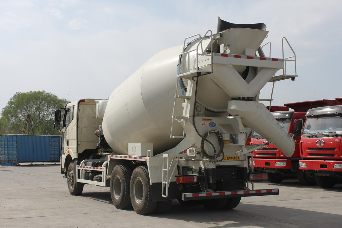 FAW Jiefang Beton Mixer Truck J6P 350HP 6X4 Flat Top Cab 4.7m3 Tangki Otomatis AC