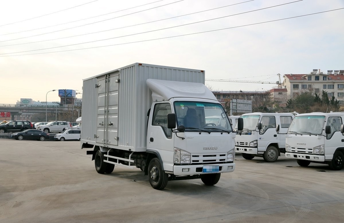 Truk Kargo Isuzu 15 Ton Truk Truk Van Kotak Mesin Diesel 5.2L Displacement 4 * 2 Drive Mode