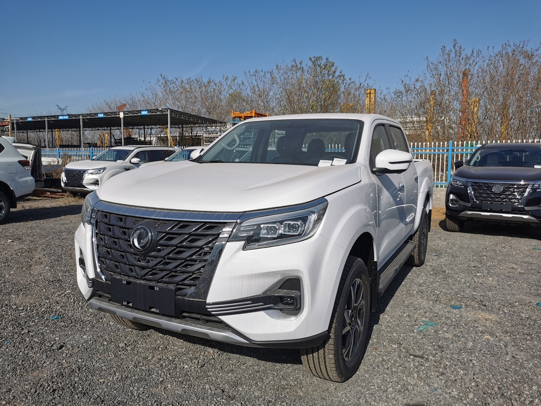 Pickup 4x4 kecil China Dongfeng Kaya 7 Transmisi otomatis 8-kecepatan 5 kursi Bad Road Drive