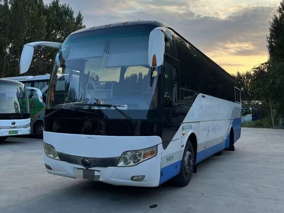 Bus dan Kereta Api Yang Digunakan 59 Kursi Yutong Bus 3*2 Kursi Layout AC Penggunaan Di Afrika
