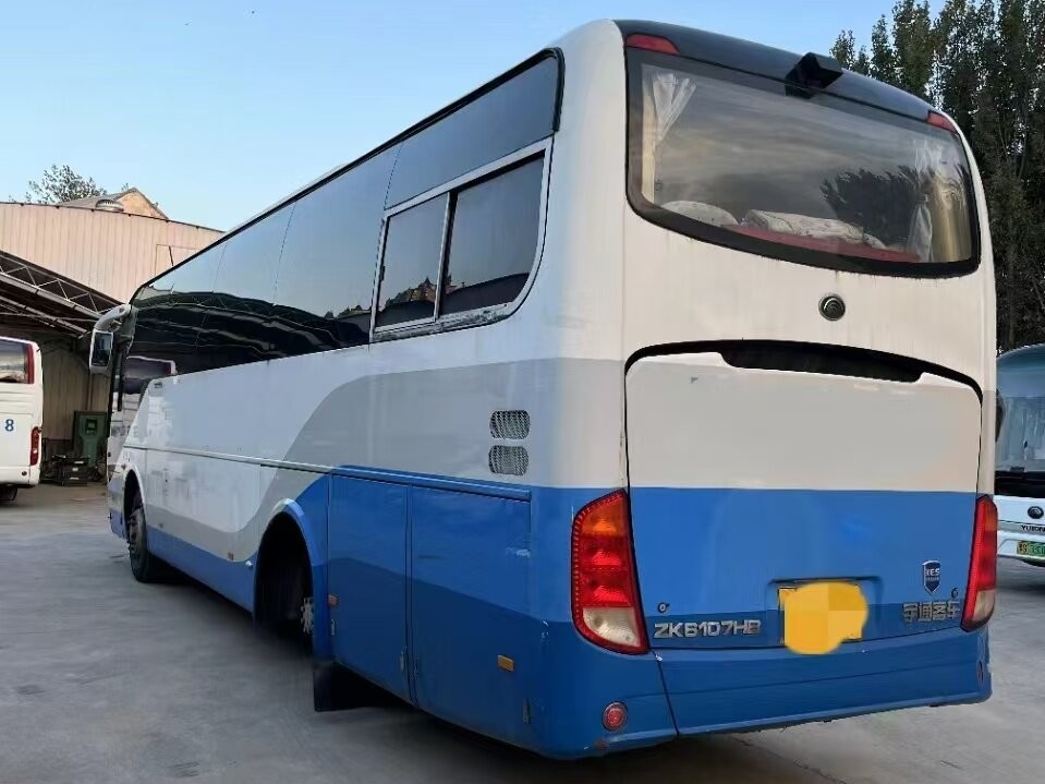 Bus dan Kereta Api Yang Digunakan 59 Kursi Yutong Bus 3*2 Kursi Layout AC Penggunaan Di Afrika