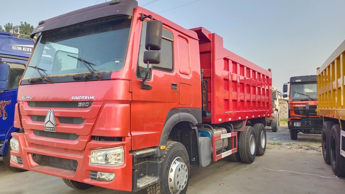 Howo Dump Truck digunakan Satu dan setengah baris kabin Sinotruk Tipper 20cbm Kotak 380hp Euro 2 Emisi