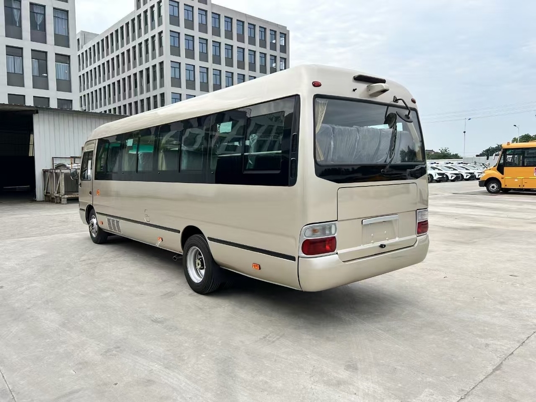 China Minibus 30 Kursi Cummins Mesin Diesel A / C Baru LHD Euro 2 Emisi Penggunaan Di Ghana