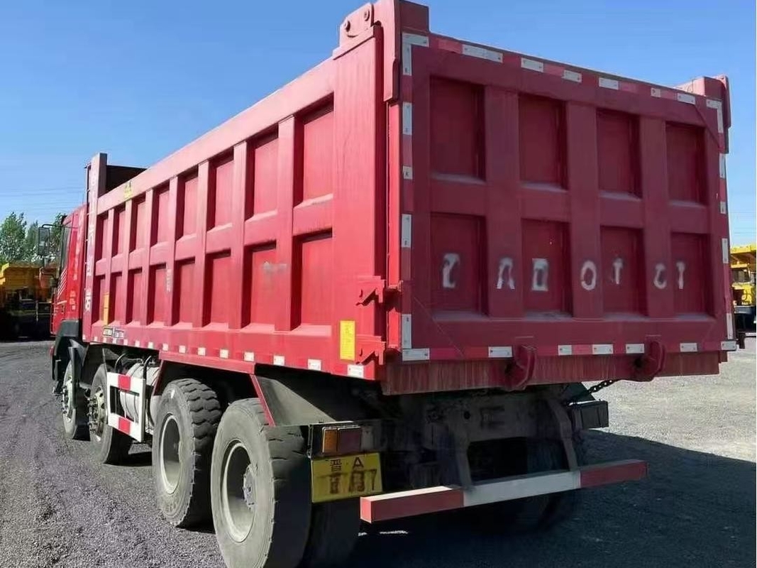 China Truk bekas berat SAIC Hongyan Truk sampah 8×4 Iveco Truck Teknologi Pengemudi tangan kiri 390hp
