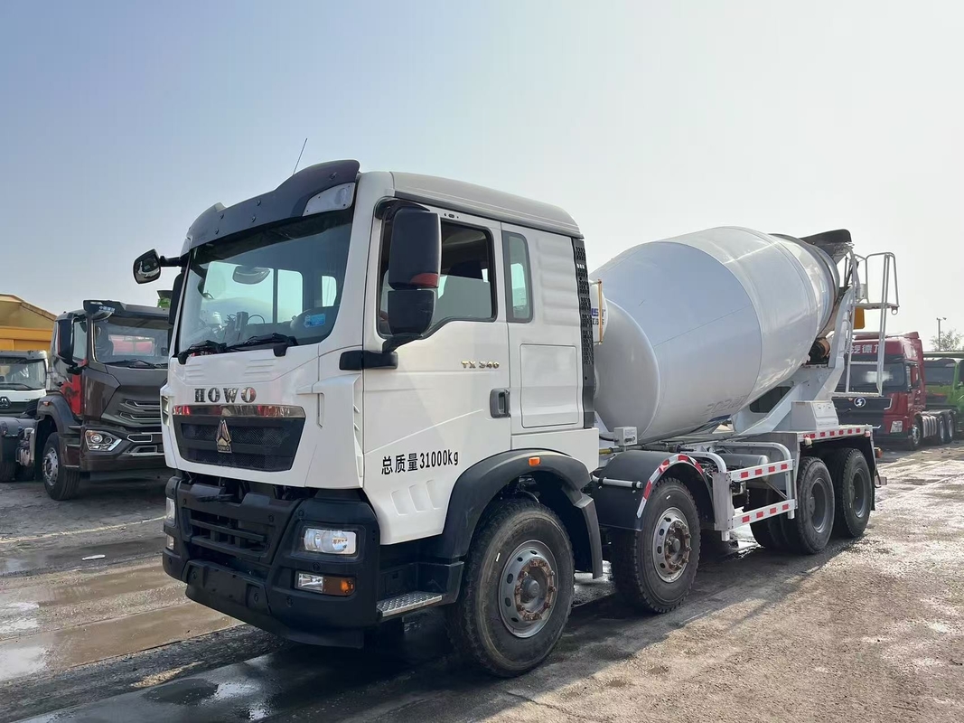 Konstruksi Truk Pengaduk Beton 2022 Tahun Howo TX Chassis 12cbm Tanker Kapasitas 8*4 Weichai 340hp
