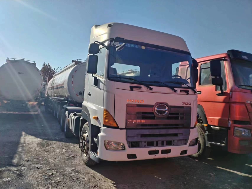 Kepala Traktor Bekas Untuk Afrika Hino 700 Leaf Spring Kabin Atap Tinggi 6 * 4 Truk Tugas Berat awet