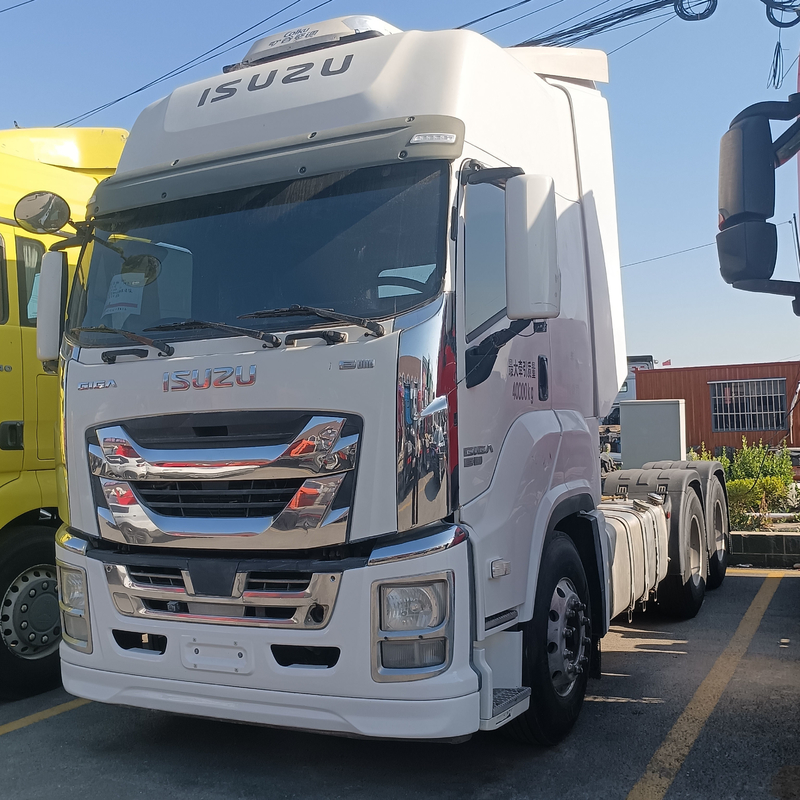 Sepatu Traktor Truk Isuzu 460hp Truk Truk 6×4 Drive Model 2020 Tahun Transportasi Tinggi
