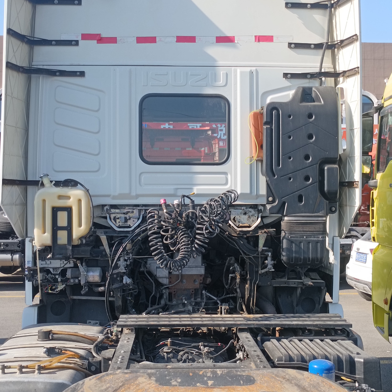 Sepatu Traktor Truk Isuzu 460hp Truk Truk 6×4 Drive Model 2020 Tahun Transportasi Tinggi