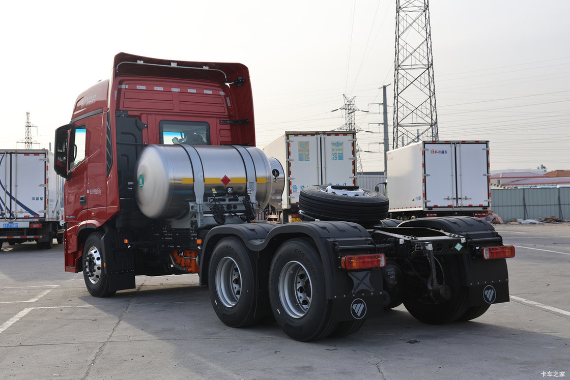digunakan Foton Auman 6X4 Traktor Truk Kepala GTL6 10 Ban Untuk Transportasi Jarak Jauh Mesin LNG 530hp