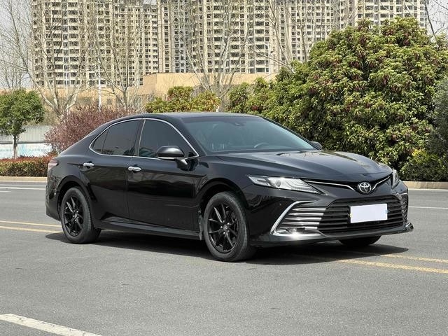 Toyota Camry Sedan bekas Kondisi baik Kilometer rendah 2021 Tahun Versi LUX 45000km Kilometer