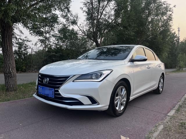 SUV Otomatis Changan Eado 1.6L Bekas Terjangkau 2019 Eado GDI Sedan untuk Afrika & Timur Tengah