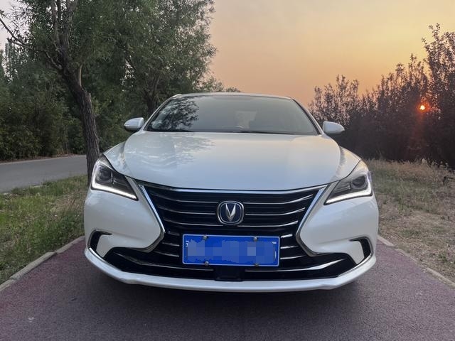 SUV Otomatis Changan Eado 1.6L Bekas Terjangkau 2019 Eado GDI Sedan untuk Afrika & Timur Tengah