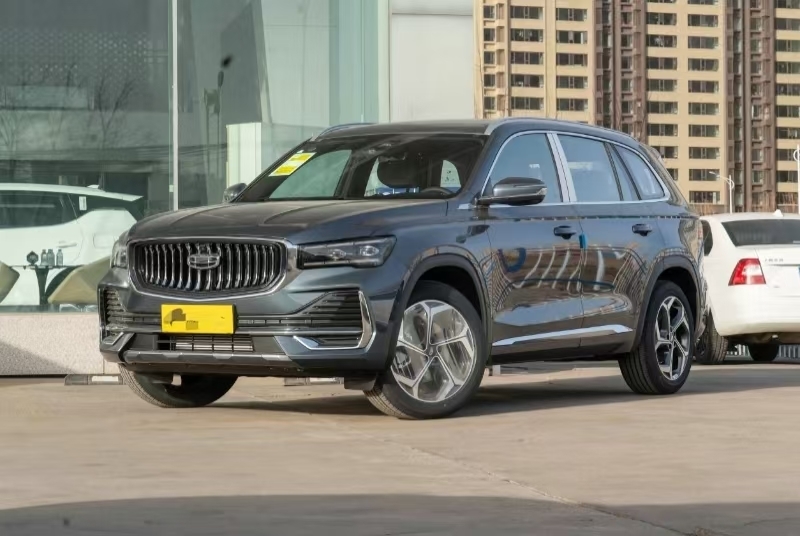 SUV Geely Baru 2025 Tahun Mobil Bensin 2WD Mobil Ideal Tahan Lama Bertenaga Dengan Warna Kustomisasi