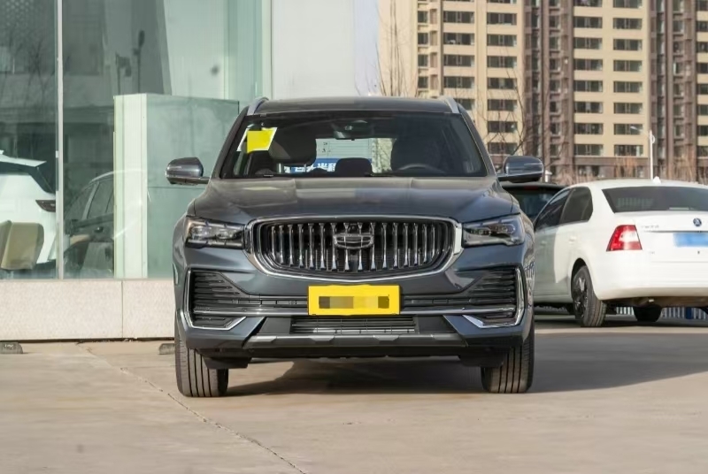 SUV Geely Baru 2025 Tahun Mobil Bensin 2WD Mobil Ideal Tahan Lama Bertenaga Dengan Warna Kustomisasi