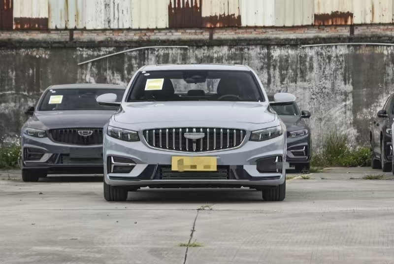 SUV Geely Baru 2025 Tahun Mobil Bensin 2WD Mobil Ideal Tahan Lama Bertenaga Dengan Warna Kustomisasi