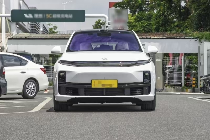 SUV Li Auto Baru Tahun 2025 Mobil Jarak Jauh 4WD Tahan Lama Bertenaga Mobil Ideal Dengan Warna Kustom