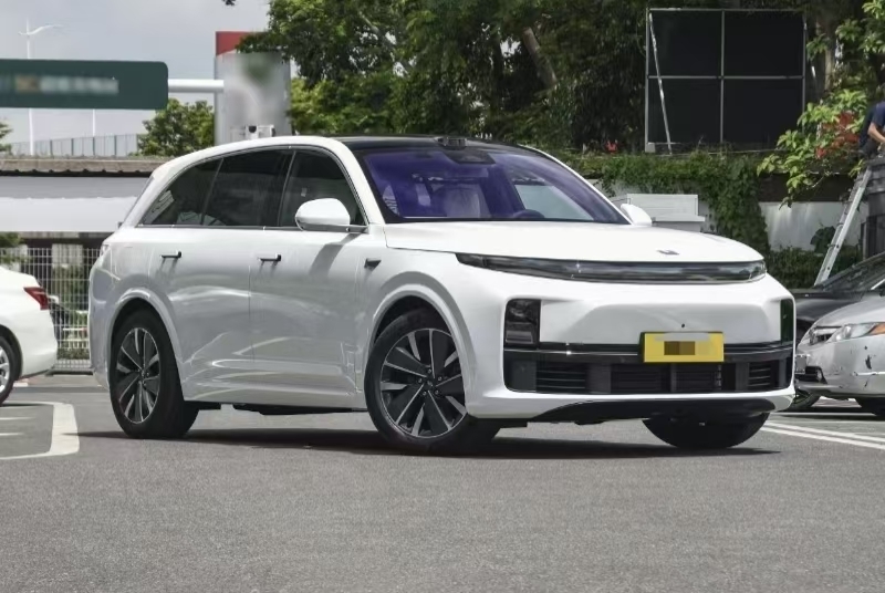 SUV Li Auto Baru Tahun 2025 Mobil Jarak Jauh 4WD Tahan Lama Bertenaga Mobil Ideal Dengan Warna Kustom