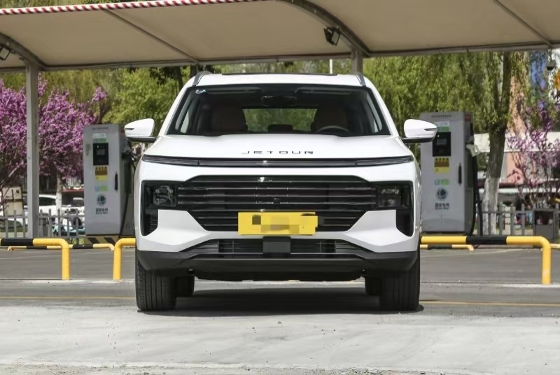 Jetour SUV Kilometer Rendah SUV Transmisi Otomatis Tahun 2025 dengan warna khusus
