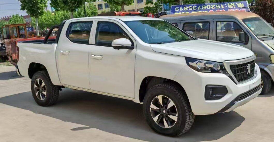 Harga terjangkau baru Peugeot Diesel 4WD Volante a la izquierda Euro 5 Kabin ganda Untuk Ekspor