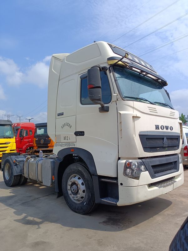 Truk Kepala Traktor Bekas Dijual HOWO T7H 6*4 Mode Penggerak 440hp Merek Truk Traktor China Terbaik