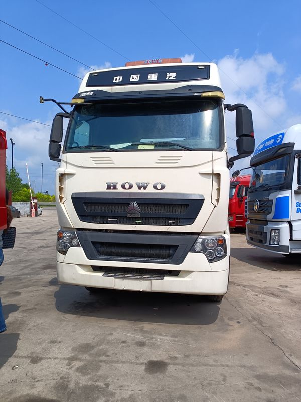 Truk Kepala Traktor Bekas Dijual HOWO T7H 6*4 Mode Penggerak 440hp Merek Truk Traktor China Terbaik
