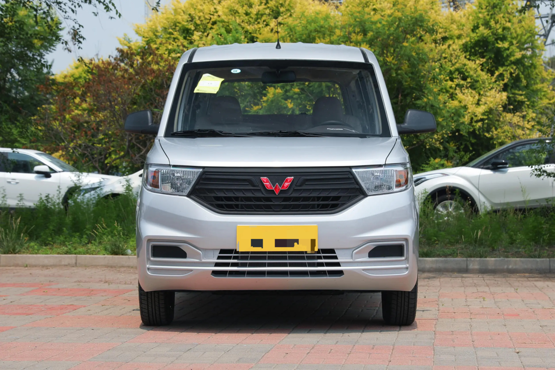 Harga terjangkau New Wuling Hongguang V minivan 2022 1.2L 76 hp L4 Gasoline 2WD Euro 6 Untuk Ekspor untuk penggunaan keluarga