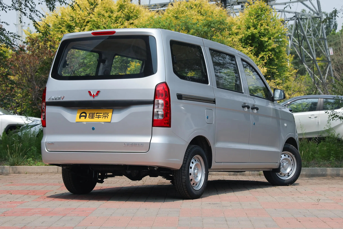 Harga terjangkau New Wuling Hongguang V minivan 2022 1.2L 76 hp L4 Gasoline 2WD Euro 6 Untuk Ekspor untuk penggunaan keluarga