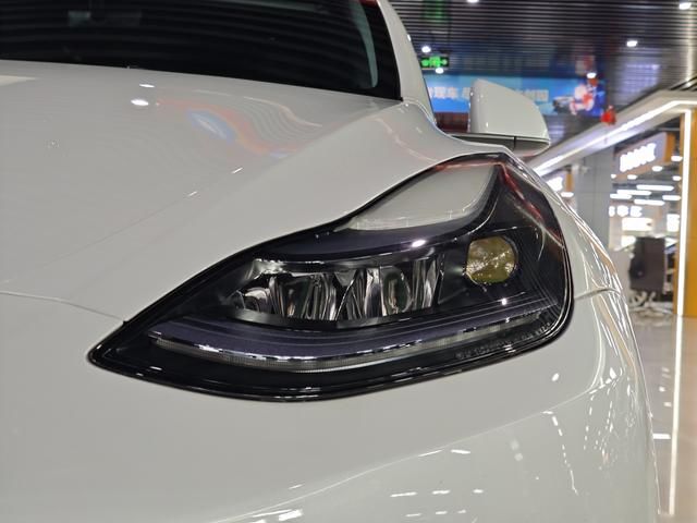 SUV Tesla Model Y Bekas Terjangkau 2022 facelift versi penggerak roda belakang untuk penggunaan keluarga