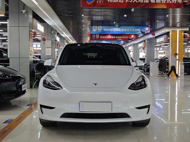 SUV Tesla Model Y Bekas Terjangkau 2022 facelift versi penggerak roda belakang untuk penggunaan keluarga