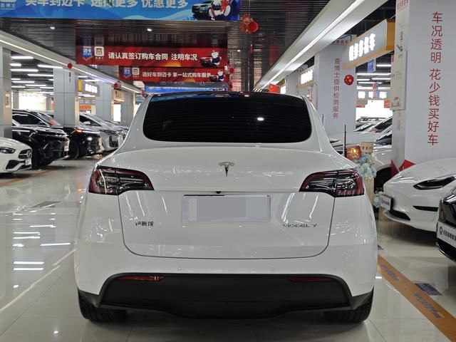 SUV Tesla Model Y Bekas Terjangkau 2022 facelift versi penggerak roda belakang untuk penggunaan keluarga