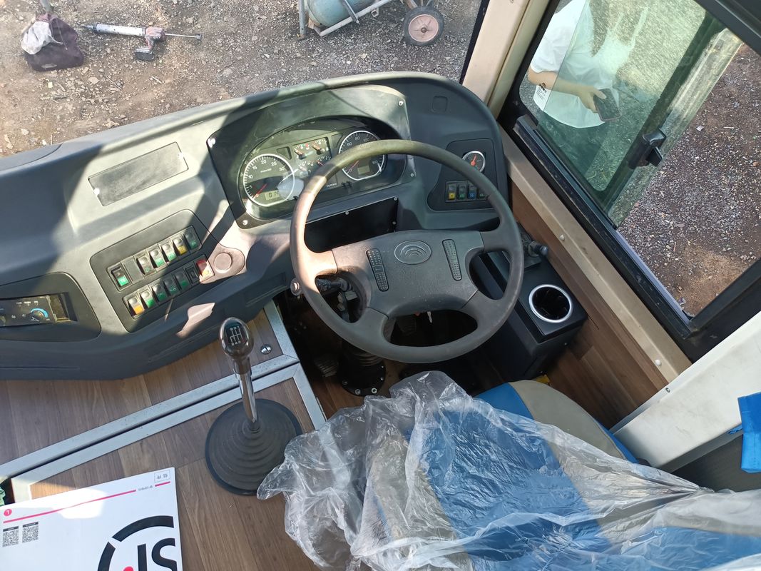 Bus Penumpang Bekas Yutong ZK6102D 2020 57 Tempat Duduk Tata Letak 2+3 Satu Pintu Penggerak Tangan Kanan Bus Mewah