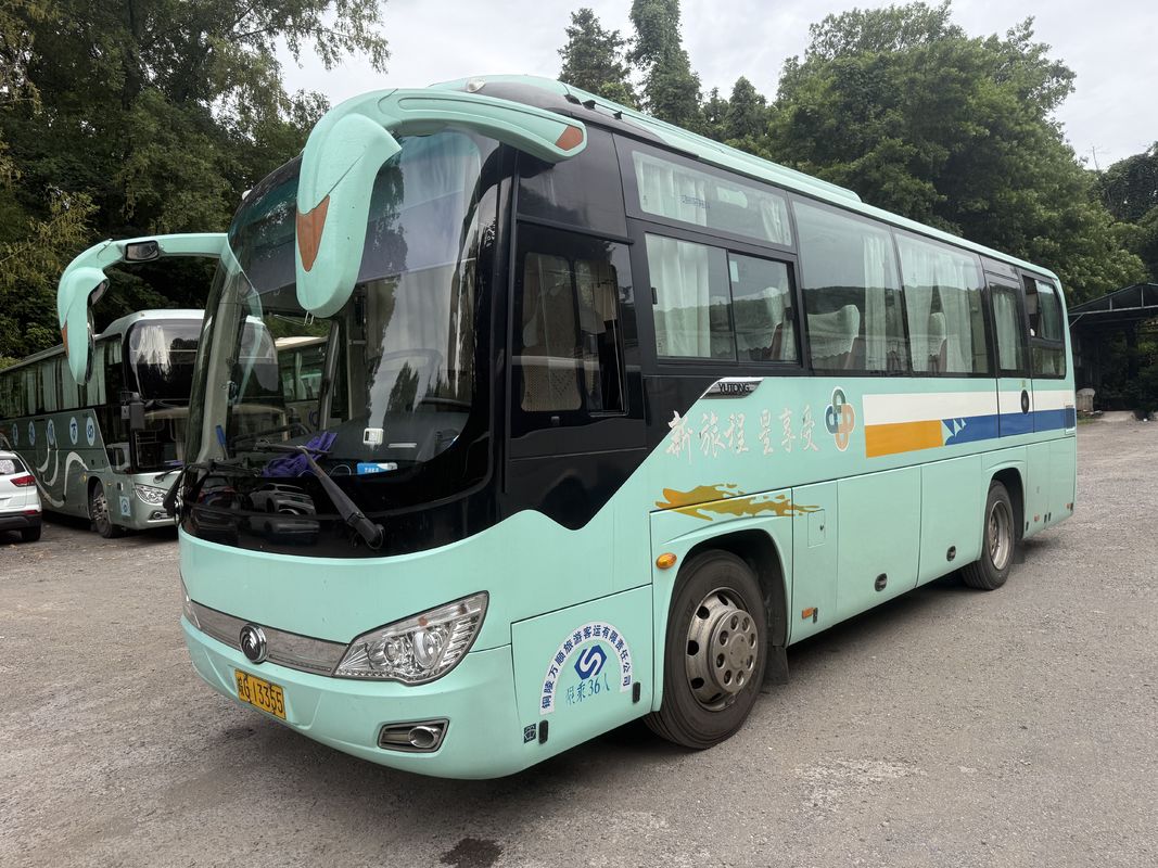 53 kursi 2023 Tahun Bus Yutong bekas ZK6906 Mesin Diesel RHD LHD Pengemudi Tidak ada kecelakaan