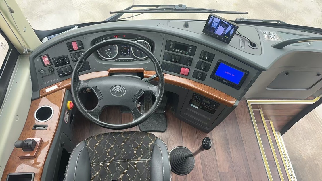 Bus Bus Yutong bekas 50 kursi Wisata Weichai Diesel Bandara Gereja Pendakian Sekolah Bus antar kota antar kota