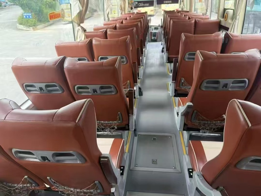 Digunakan 49 Seater Diesel Yutong Bus Pelatih Weichai Tour Bandara Gereja Perjalanan Sekolah Interurban Intercity Bus Rhd/Lhd