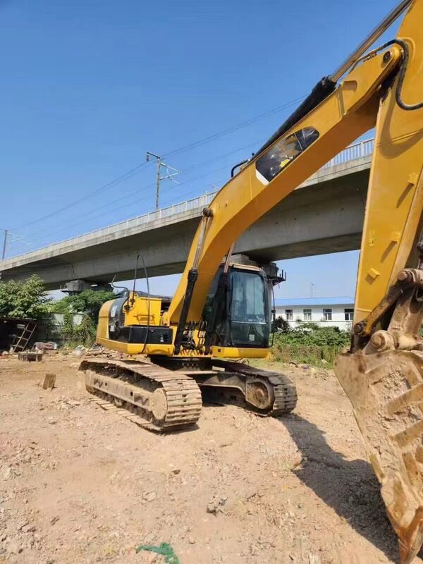 Ekskavator Roda Rantai Bekas Merek Tiongkok 21,69T kondisi sangat baik kapasitas 1m³ daya terukur 104kW untuk konstruksi