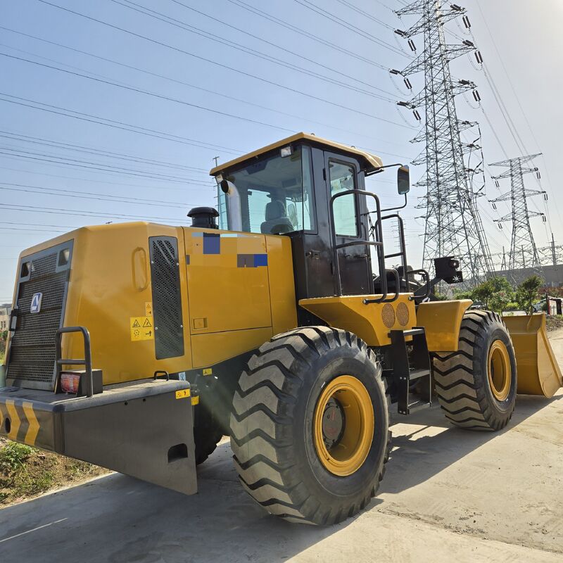 Kondisi yang sangat baik digunakan merek Cina loader 5 ton dalam kondisi yang sangat baik kapasitas beban daya nominal 162 kW untuk konstruksi