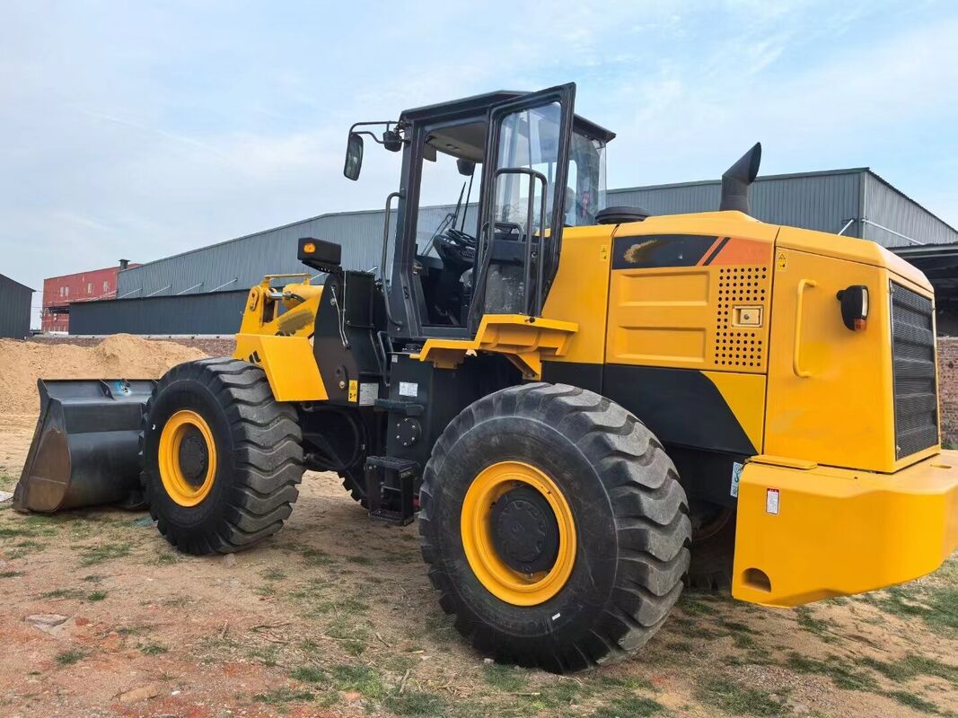 Loader merek Tiongkok bekas 5 ton dalam kondisi sangat baik kapasitas muat daya terukur 162 kW untuk konstruksi