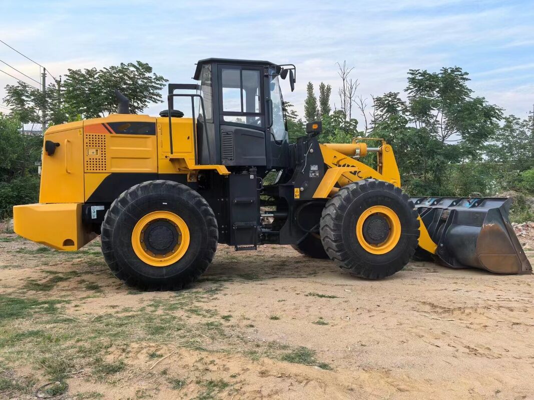 Loader merek Tiongkok bekas 5 ton dalam kondisi sangat baik kapasitas muat daya terukur 162 kW untuk konstruksi