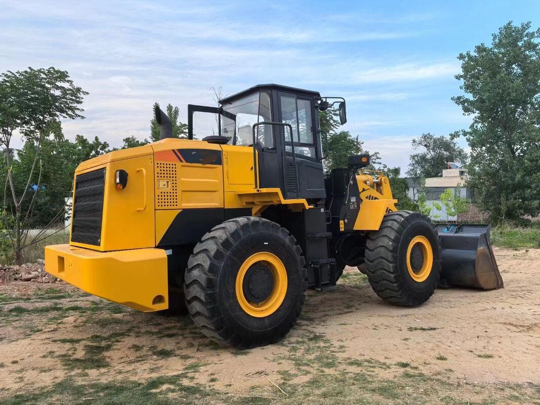 Loader merek Tiongkok bekas 5 ton dalam kondisi sangat baik kapasitas muat daya terukur 162 kW untuk konstruksi