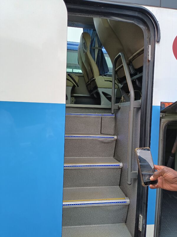 Bus Bekas King-long XMQ6129 Yuichai Euro5 Suspensi Daun 54 Kursi Tahun 2021 Mewah Transportasi Dengan AC Untuk Antar-jemput atau Jarak Jauh