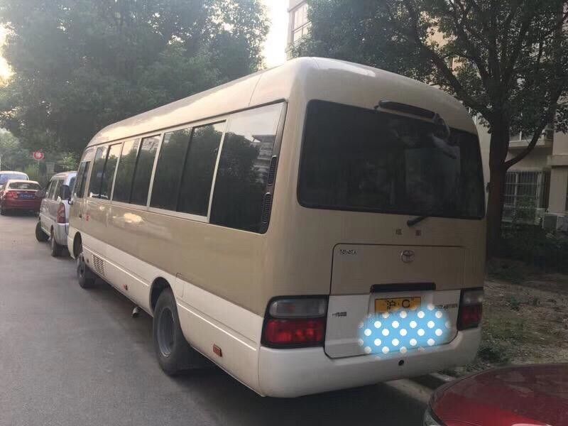 10-23 Kursi Bekas Coaster Bus Mesin Depan Euro3 Emission 108 Kw Max Power